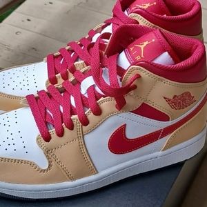 Air Jordan 1 Mid 'Light Curry Cardinal Red'